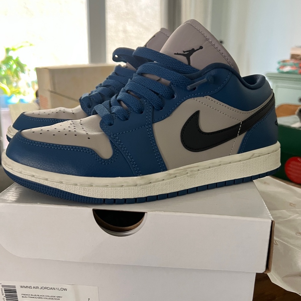 Nike Air Jordan Low Blue and Gray Sneakers sz 7